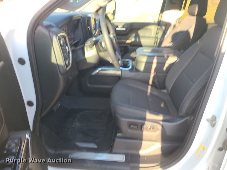 image for item MQ9616 2020 Chevrolet  Silverado 2500HD Crew Cab pickup truck