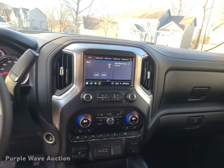 image for item MQ9616 2020 Chevrolet  Silverado 2500HD Crew Cab pickup truck