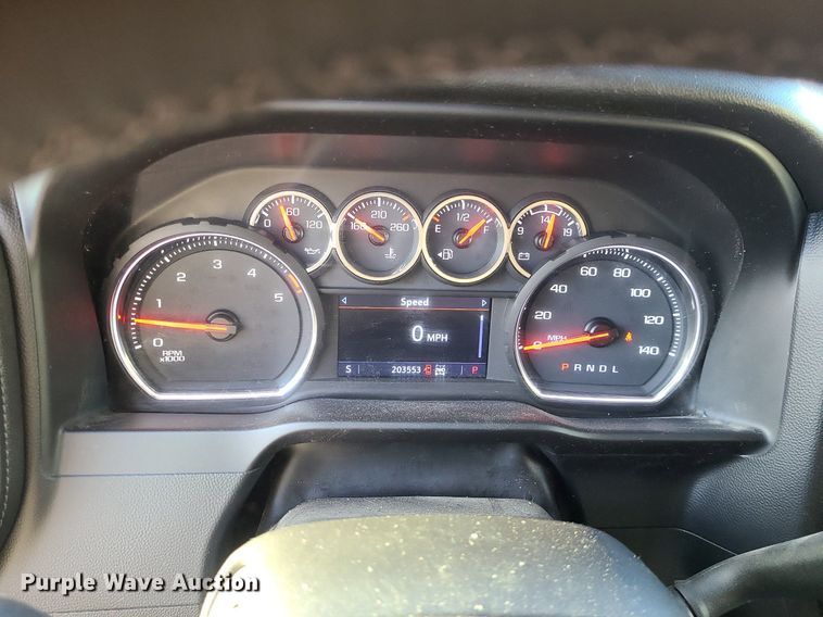 image for item MQ9616 2020 Chevrolet  Silverado 2500HD Crew Cab pickup truck