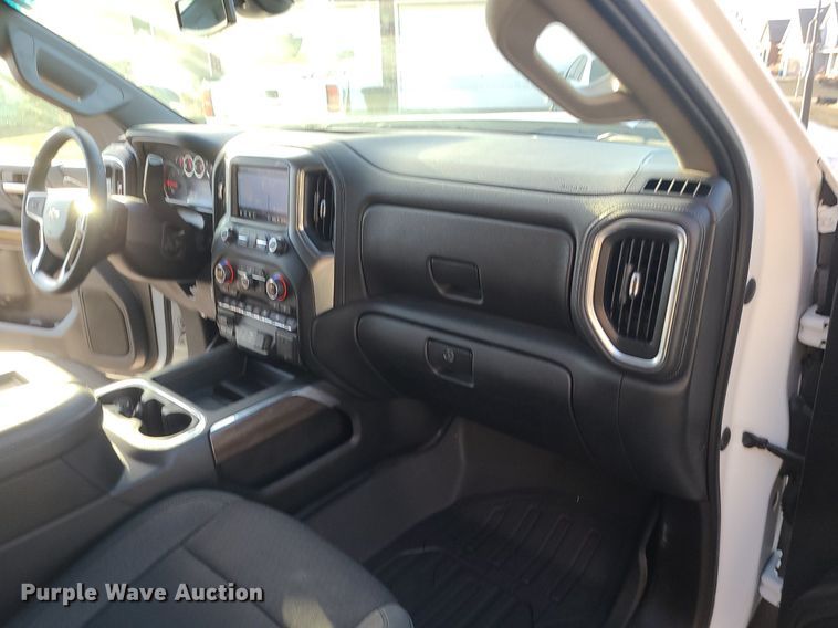 image for item MQ9616 2020 Chevrolet  Silverado 2500HD Crew Cab pickup truck