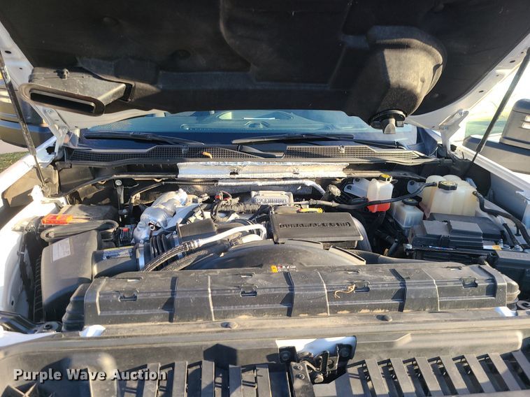 image for item MQ9616 2020 Chevrolet  Silverado 2500HD Crew Cab pickup truck