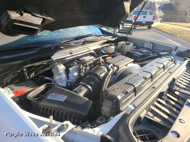 image for item MQ9616 2020 Chevrolet  Silverado 2500HD Crew Cab pickup truck