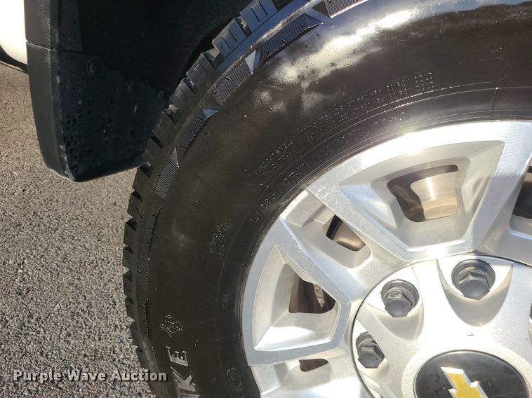 image for item MQ9616 2020 Chevrolet  Silverado 2500HD Crew Cab pickup truck