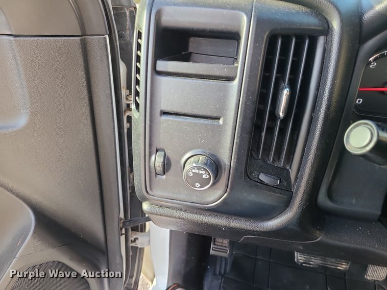 image for item MQ9618 2016 Chevrolet Silverado 1500 pickup truck