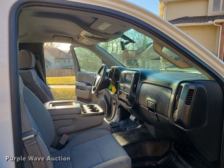 image for item MQ9618 2016 Chevrolet Silverado 1500 pickup truck