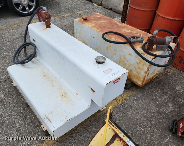 image for item MQ9674 (2) auxiliary fuel tanks