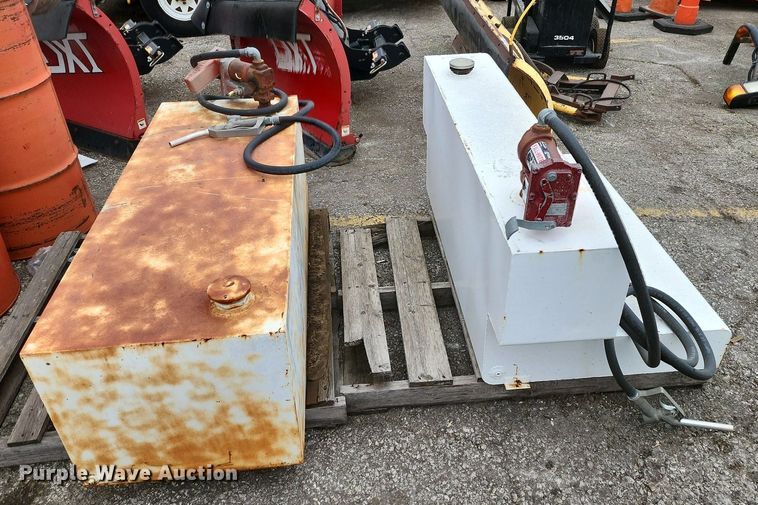 image for item MQ9674 (2) auxiliary fuel tanks