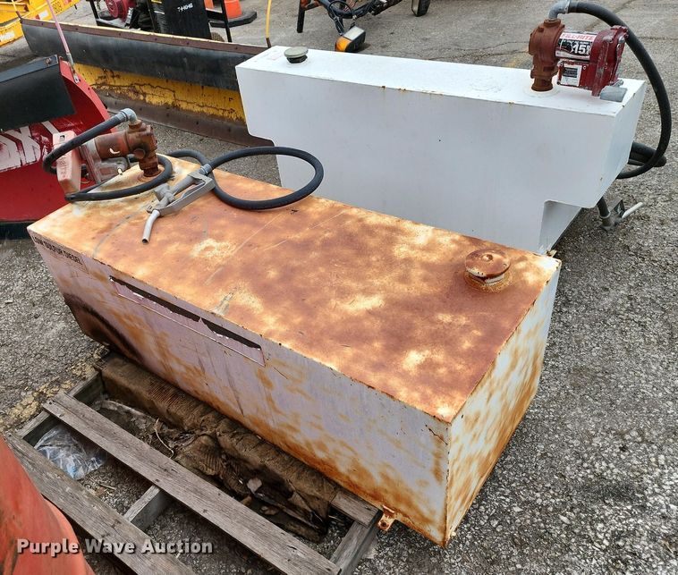 image for item MQ9674 (2) auxiliary fuel tanks