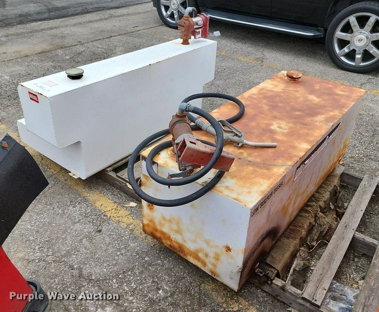 image for item MQ9674 (2) auxiliary fuel tanks