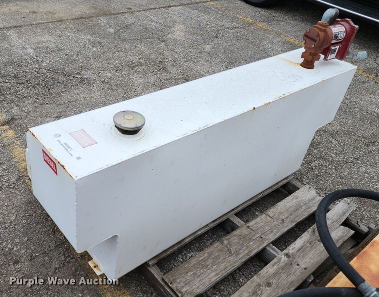 image for item MQ9674 (2) auxiliary fuel tanks