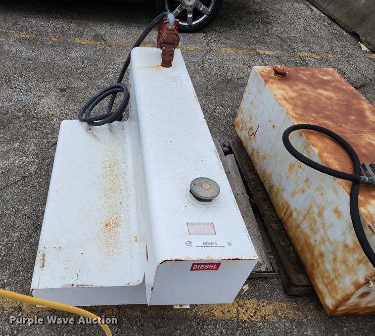 image for item MQ9674 (2) auxiliary fuel tanks