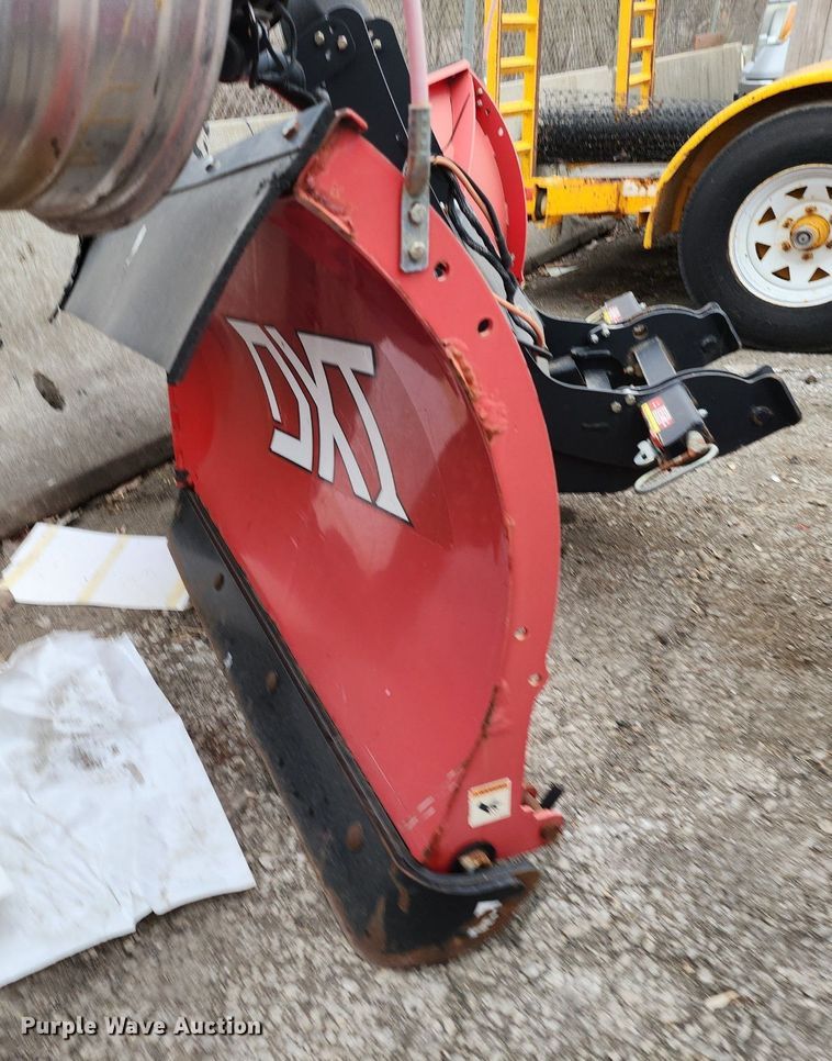 image for item MQ9675 Boss Power-V DXT snow plow 