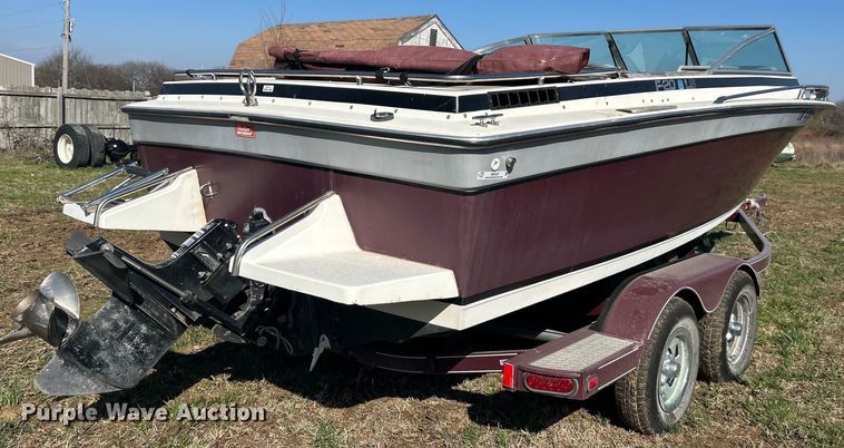 image for item NB9333 1981 Thunderbird F-20 LS boat