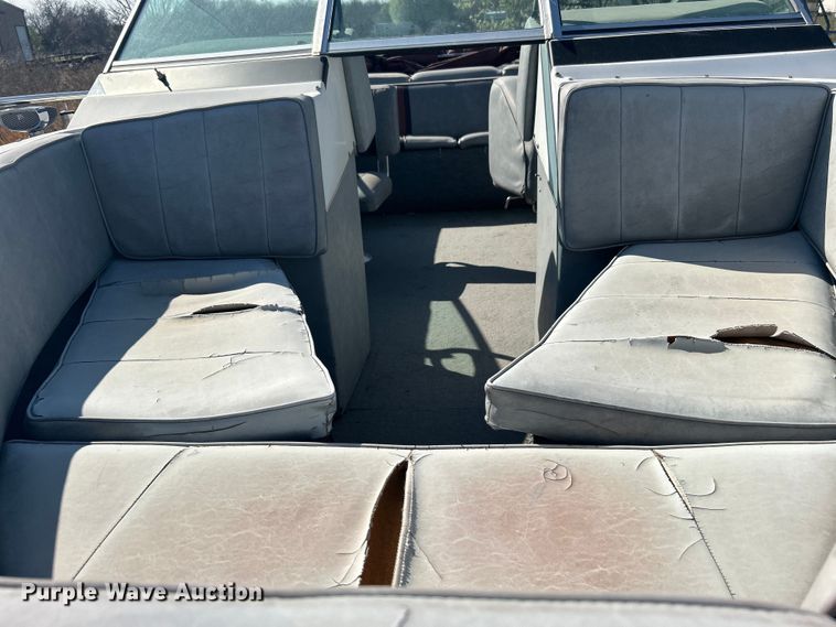 image for item NB9333 1981 Thunderbird F-20 LS boat