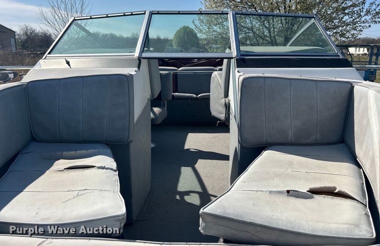 image for item NB9333 1981 Thunderbird F-20 LS boat