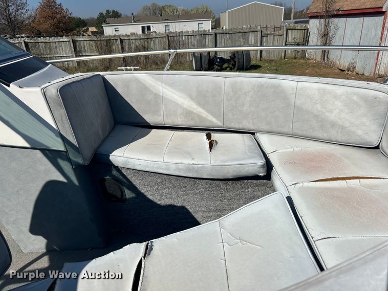 image for item NB9333 1981 Thunderbird F-20 LS boat