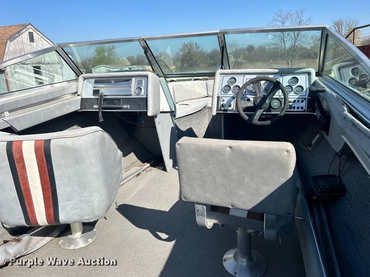 image for item NB9333 1981 Thunderbird F-20 LS boat