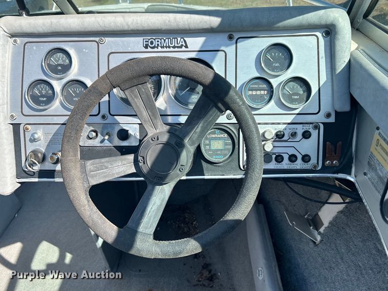 image for item NB9333 1981 Thunderbird F-20 LS boat