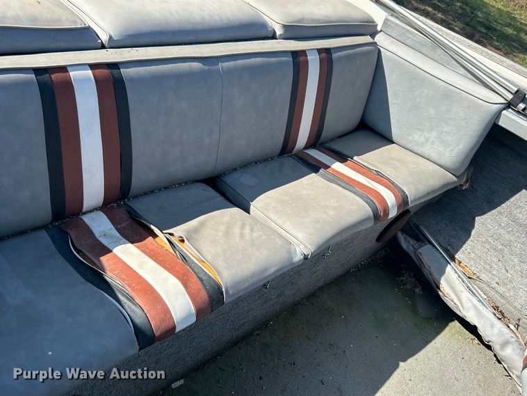 image for item NB9333 1981 Thunderbird F-20 LS boat