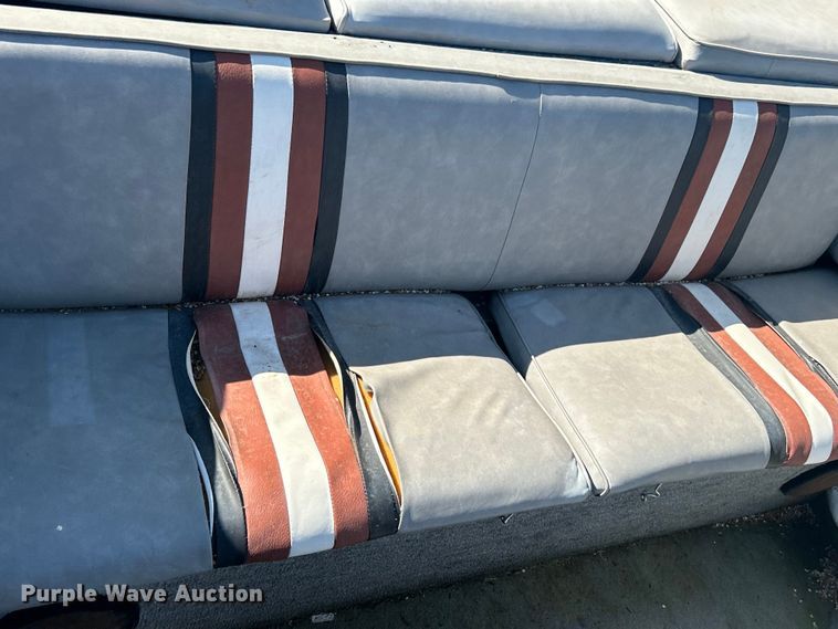 image for item NB9333 1981 Thunderbird F-20 LS boat