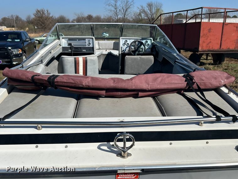 image for item NB9333 1981 Thunderbird F-20 LS boat