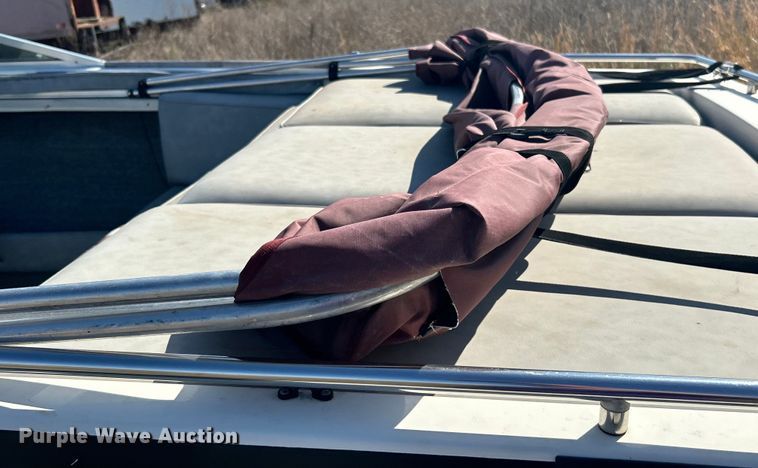 image for item NB9333 1981 Thunderbird F-20 LS boat