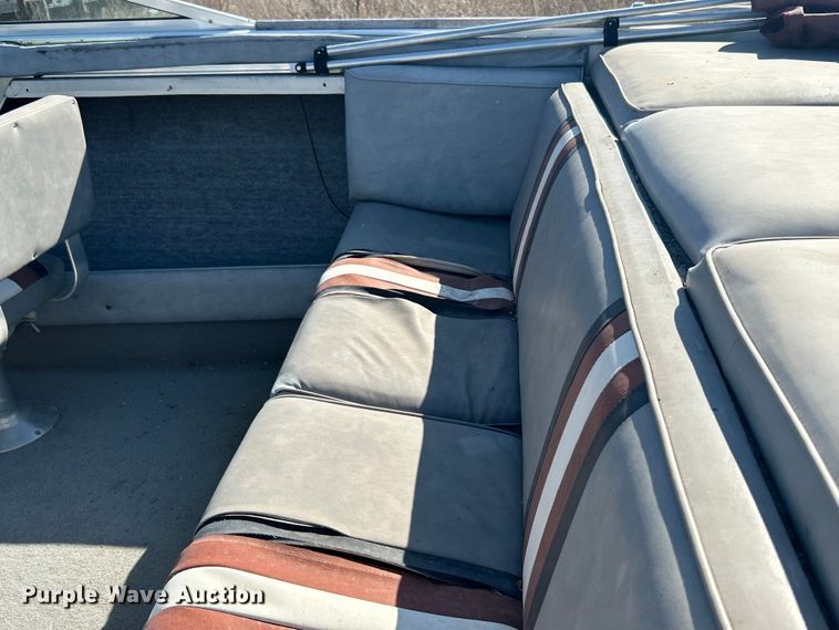 image for item NB9333 1981 Thunderbird F-20 LS boat