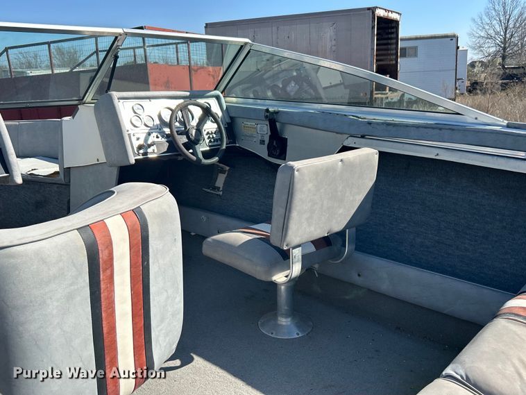 image for item NB9333 1981 Thunderbird F-20 LS boat