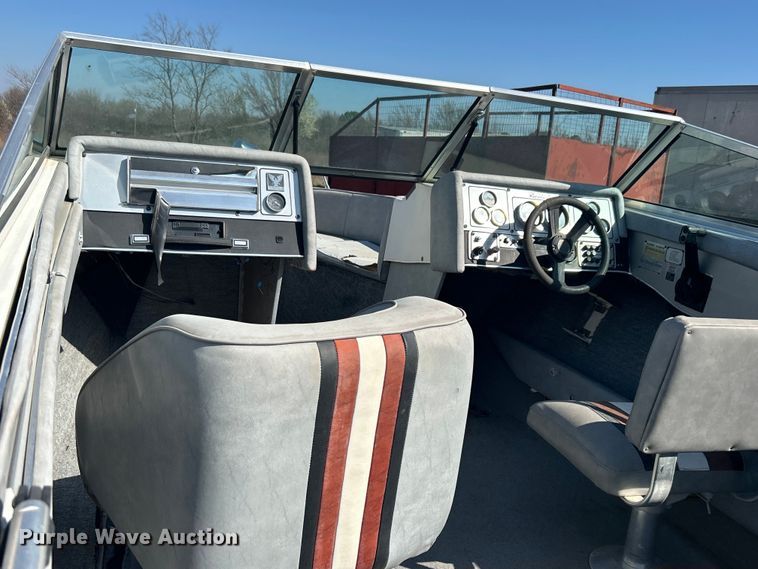 image for item NB9333 1981 Thunderbird F-20 LS boat