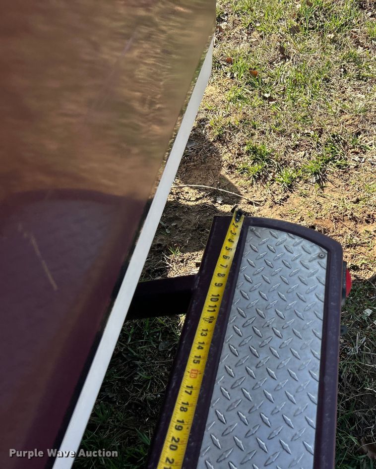 image for item NB9333 1981 Thunderbird F-20 LS boat