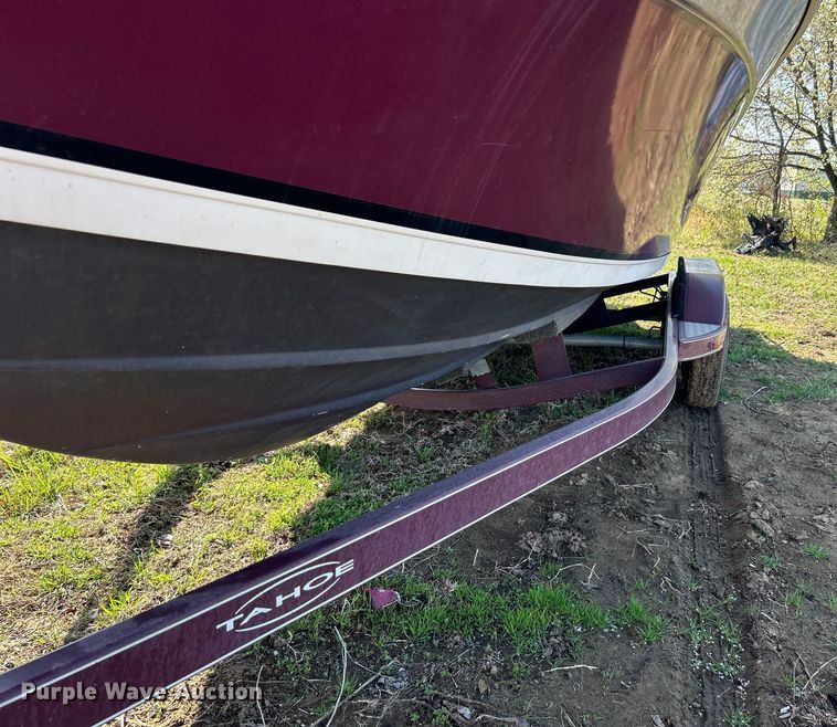 image for item NB9333 1981 Thunderbird F-20 LS boat