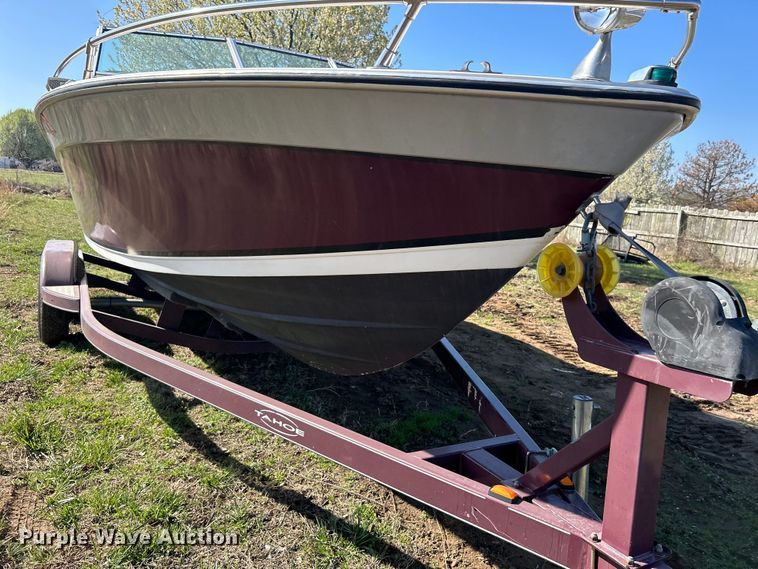 image for item NB9333 1981 Thunderbird F-20 LS boat