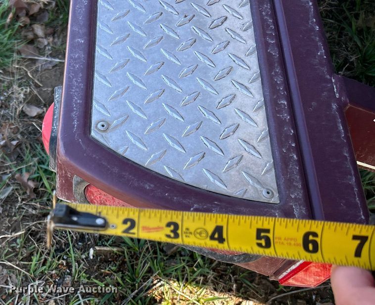 image for item NB9333 1981 Thunderbird F-20 LS boat