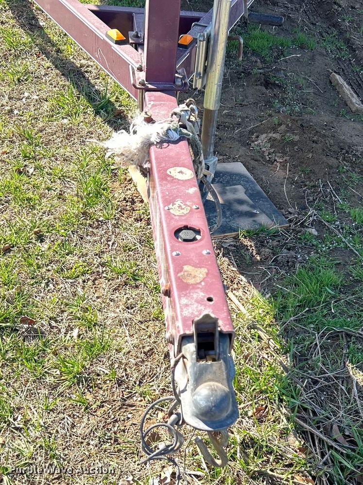 image for item NB9333 1981 Thunderbird F-20 LS boat