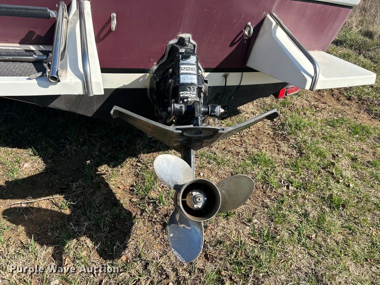 image for item NB9333 1981 Thunderbird F-20 LS boat