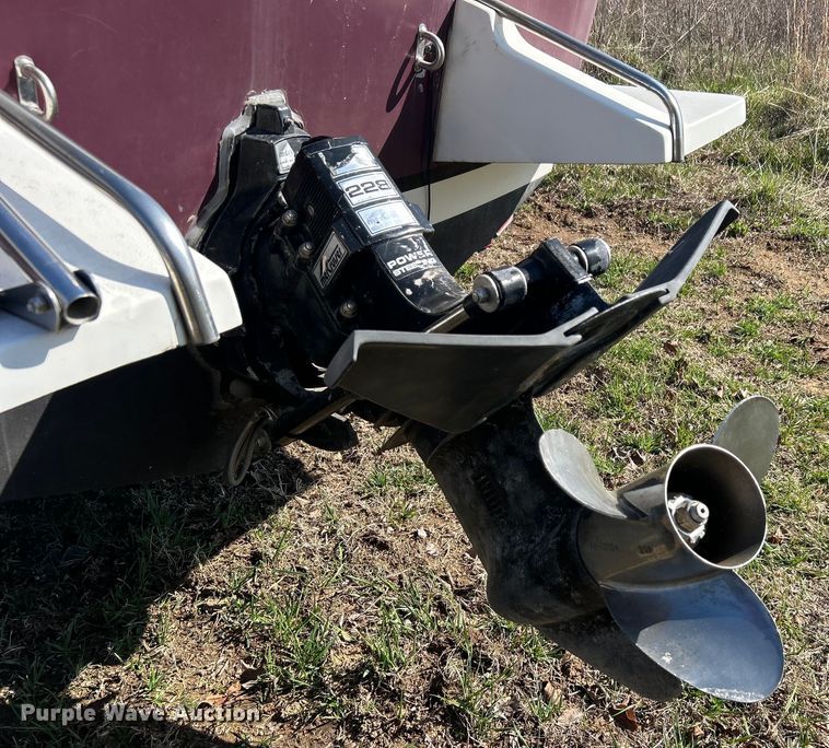 image for item NB9333 1981 Thunderbird F-20 LS boat