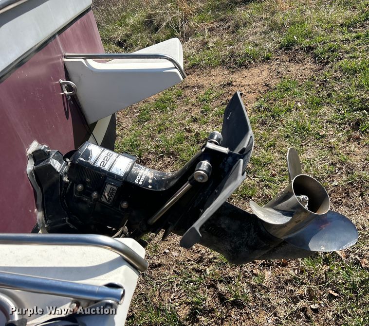 image for item NB9333 1981 Thunderbird F-20 LS boat