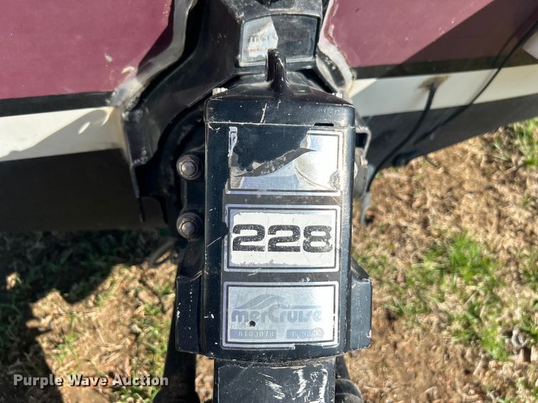 image for item NB9333 1981 Thunderbird F-20 LS boat