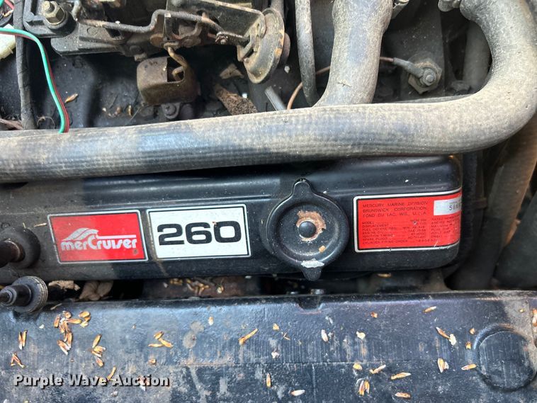 image for item NB9333 1981 Thunderbird F-20 LS boat