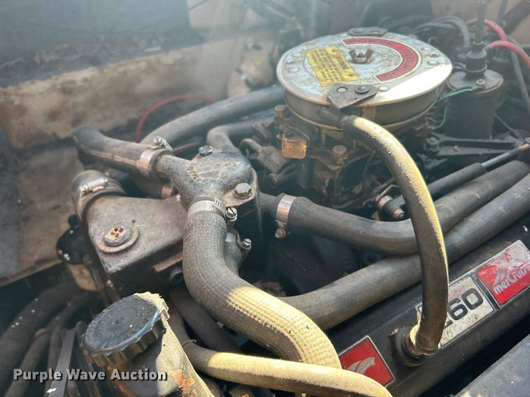 image for item NB9333 1981 Thunderbird F-20 LS boat