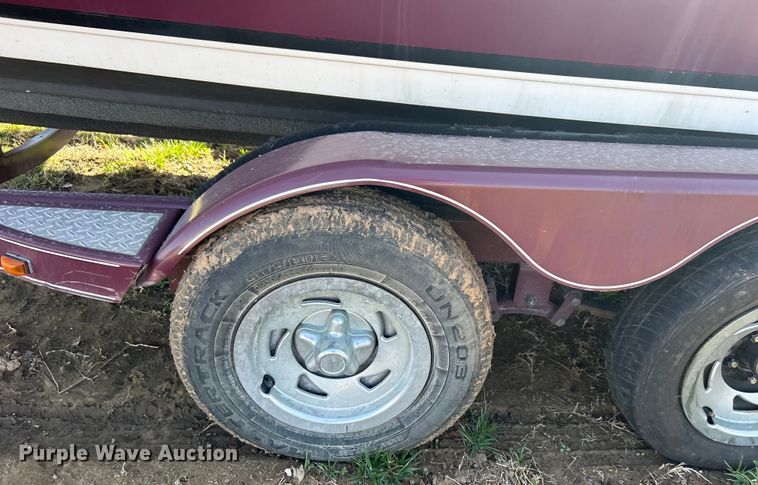 image for item NB9333 1981 Thunderbird F-20 LS boat