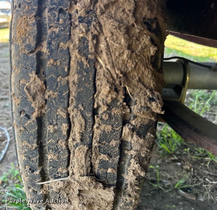 image for item NB9333 1981 Thunderbird F-20 LS boat