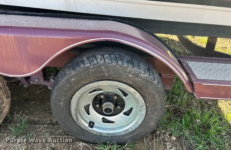 image for item NB9333 1981 Thunderbird F-20 LS boat