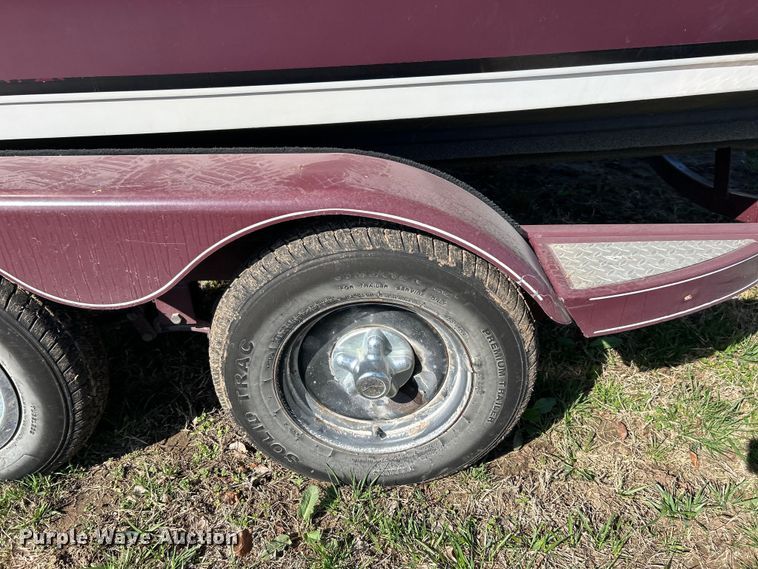 image for item NB9333 1981 Thunderbird F-20 LS boat