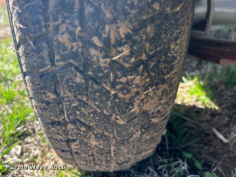 image for item NB9333 1981 Thunderbird F-20 LS boat