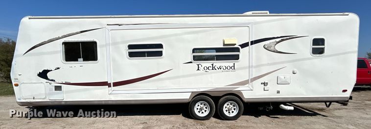 image for item NB9335 2006 Forest River Rockwood camper