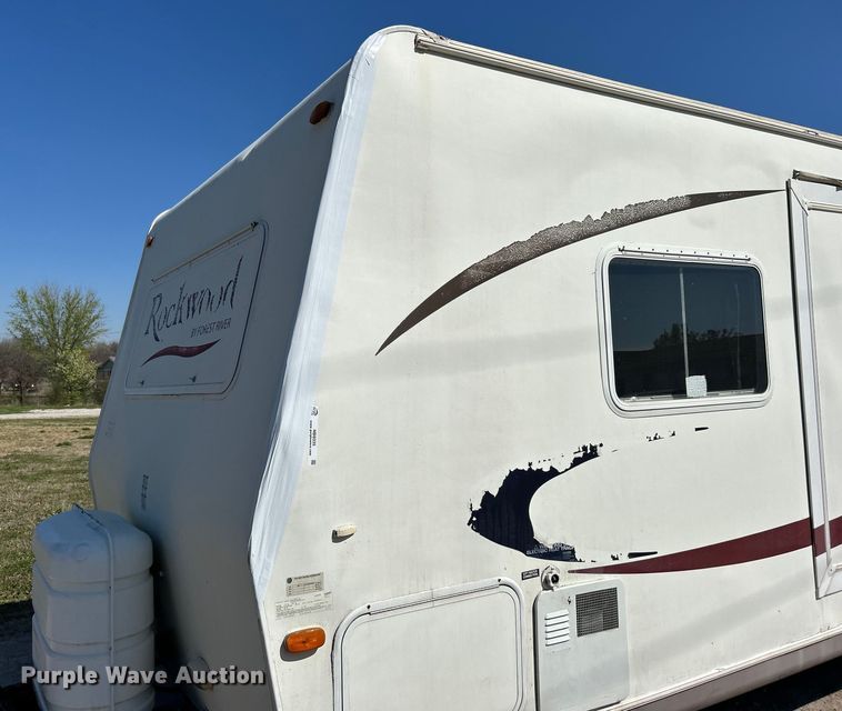image for item NB9335 2006 Forest River Rockwood camper