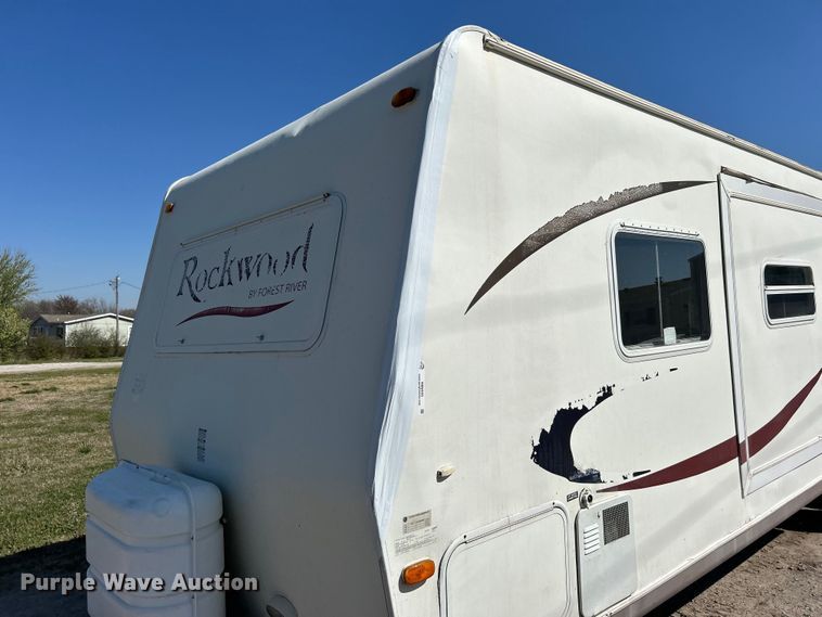 image for item NB9335 2006 Forest River Rockwood camper