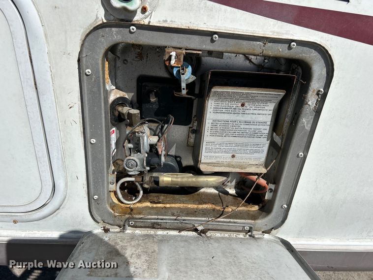 image for item NB9335 2006 Forest River Rockwood camper