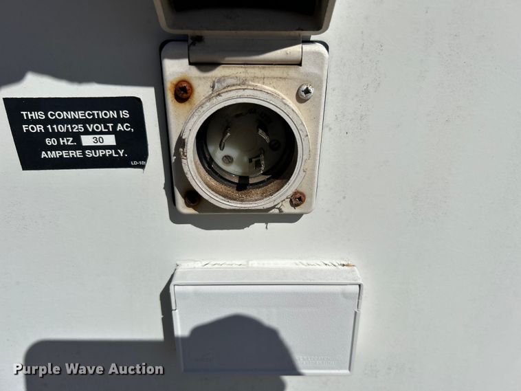 image for item NB9335 2006 Forest River Rockwood camper